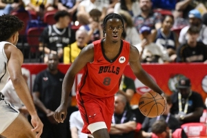解说:威尔逊大多是在明显干扰下出手 在NBA是平均线上的投篮难度